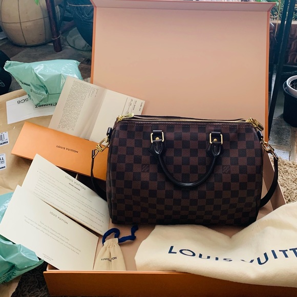 To shop for auction project of preloved items. - Picture 2 of 2